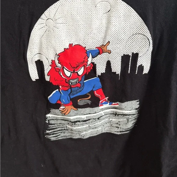 NEW LISTING ✨ Fun Buffalo Bills T-Shirt - Picture 2 of 4